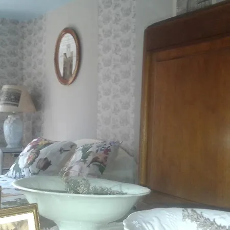 Homestay La Maison De Tante Jeanne Marcols-les-Eaux